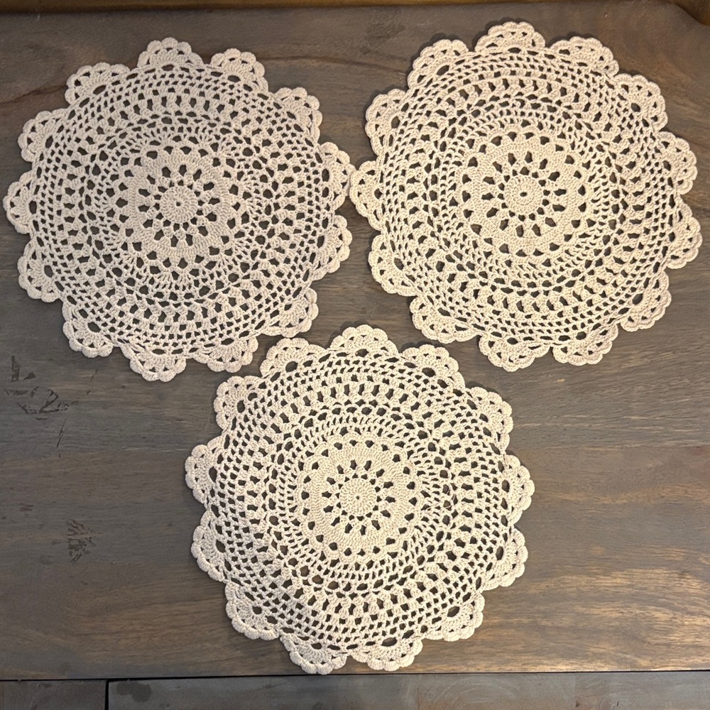 VTG Off-White Hand Crotchet 7-1/2" Doilies set of 3